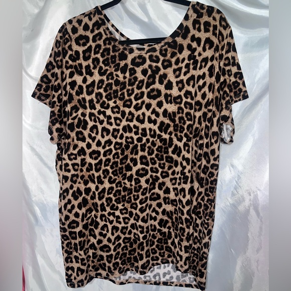 Torrid | Super Soft Knits Short Sleeve Leopard Print Top | Size 3 - Picture 3 of 4